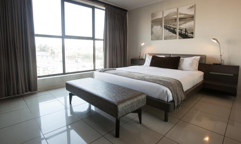 The Nicol Hotel And Apartments โจฮันเนสเบิร์ก ภายนอก รูปภาพ